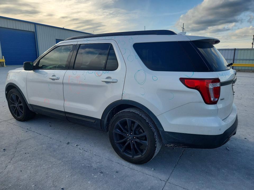 1FM5K7D81HGD85141 2017 FORD EXPLORER photo no. 2