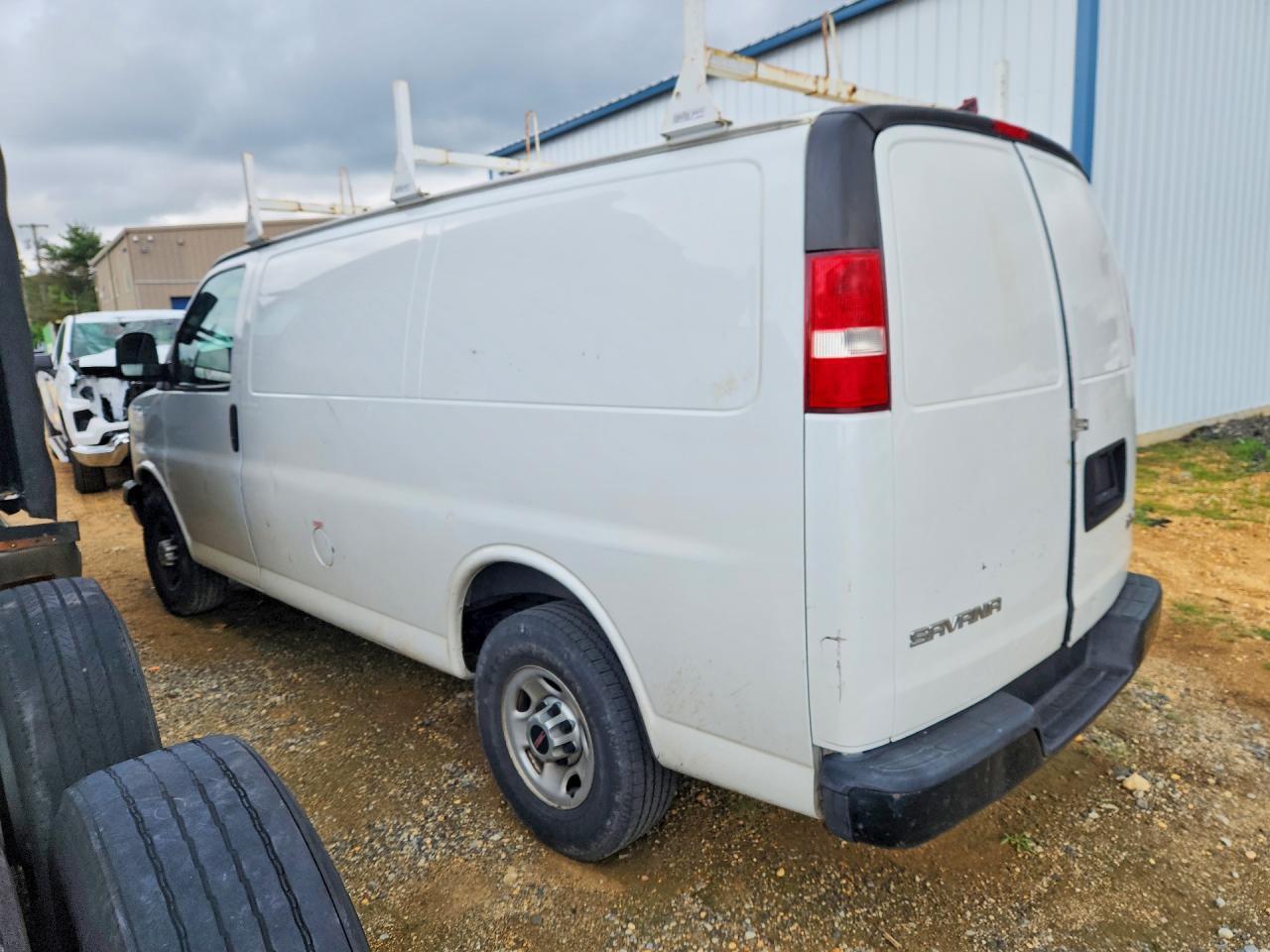 2017 GMC SAVANA G2500 — Фото 2 из 13