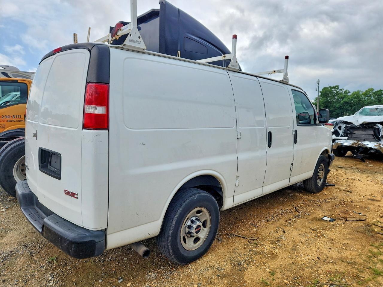 2017 GMC SAVANA G2500 — Фото 3 из 13