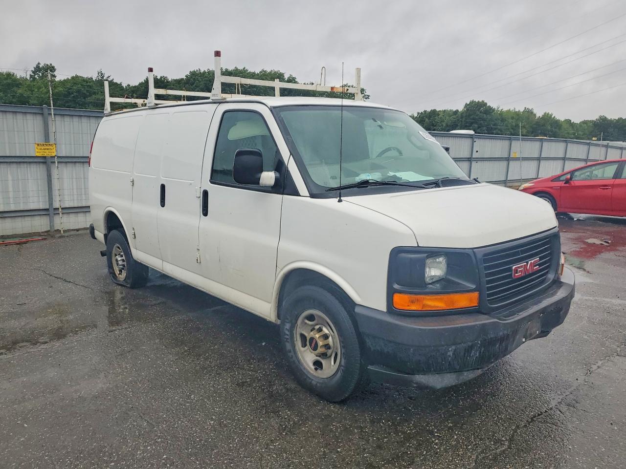 2017 GMC SAVANA G2500 — Фото 4 из 13