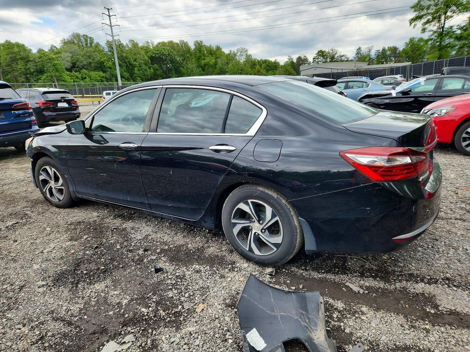 1HGCR2F32HA156998 2017 HONDA ACCORD photo no. 2