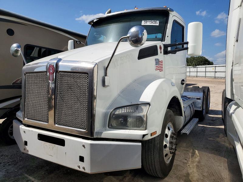 2017 KENWORTH T880 SEMI TRUCK — Фото 2 из 10