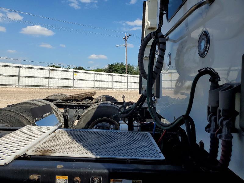 2017 KENWORTH T880 SEMI TRUCK — Фото 6 из 10