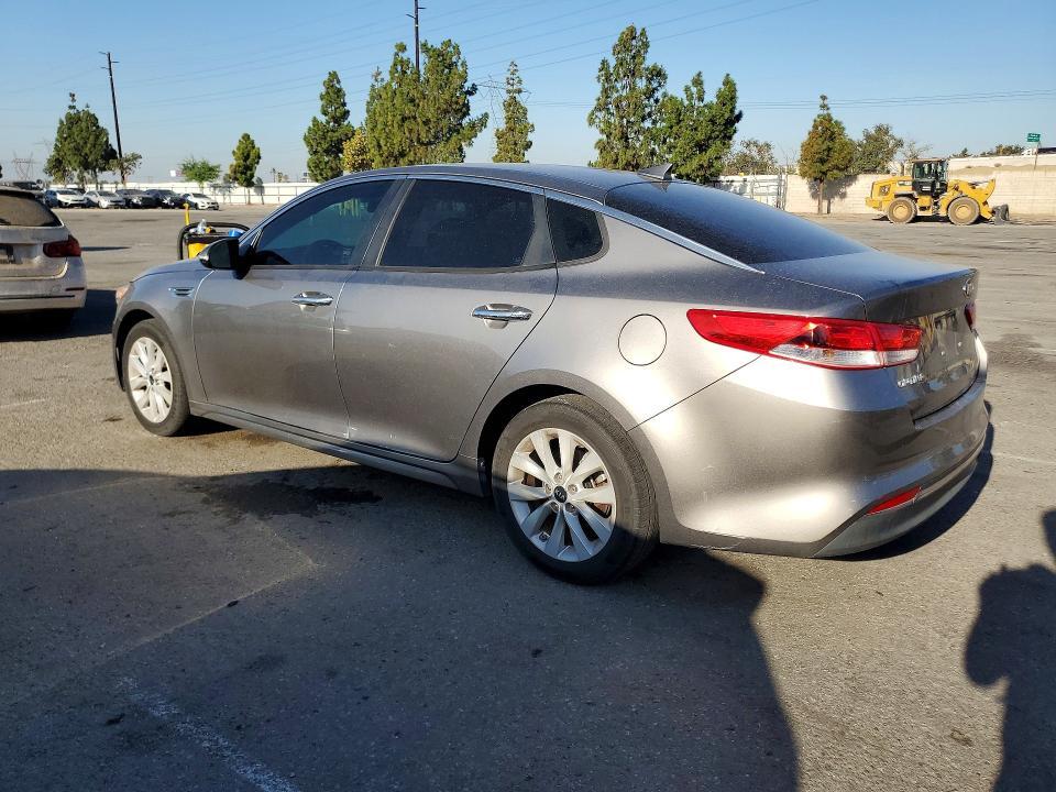 5XXGT4L31HG169764 2017 KIA OPTIMA photo no. 2