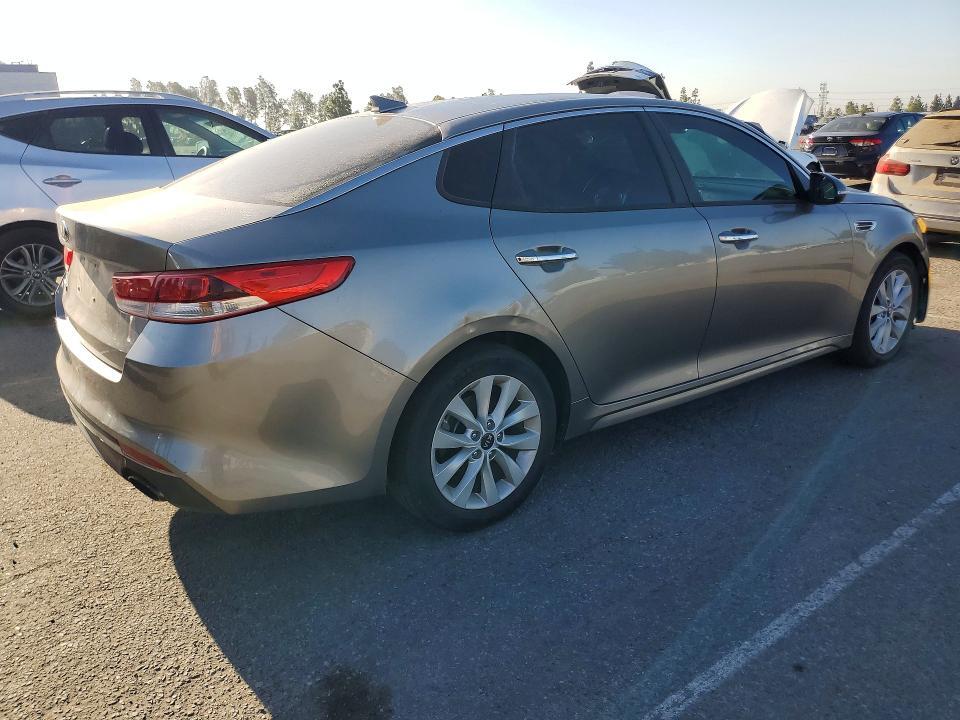 5XXGT4L31HG169764 2017 KIA OPTIMA photo no. 3