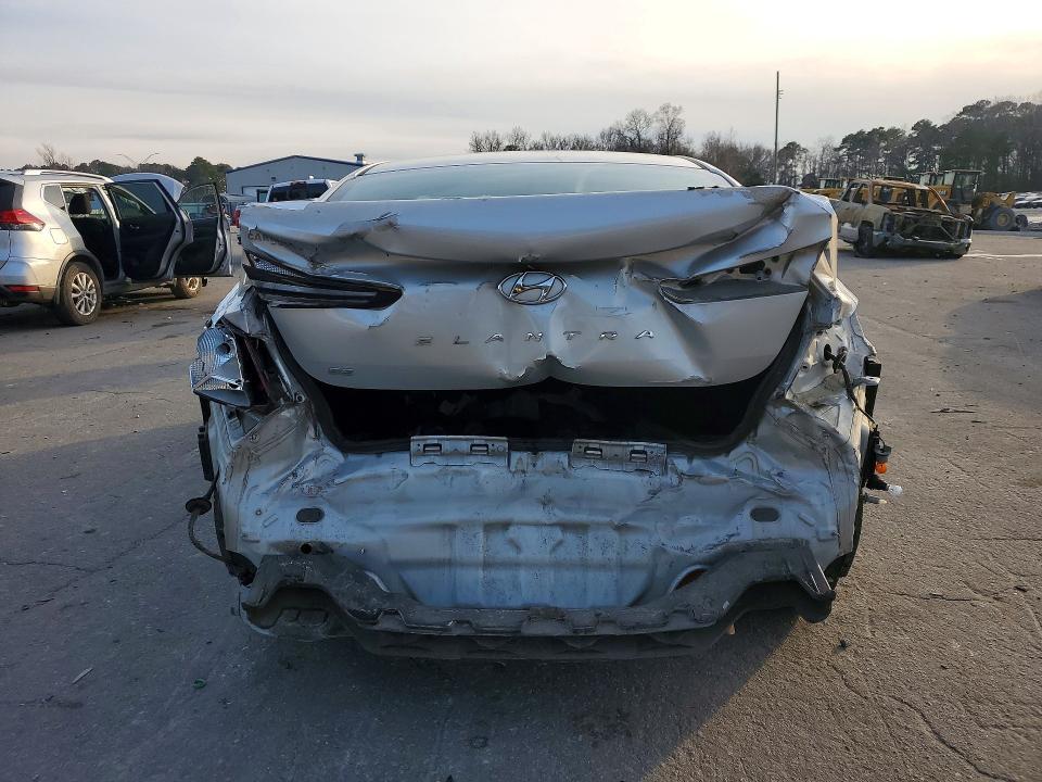 2019 HYUNDAI ELANTRA SE — Фото 6 из 12
