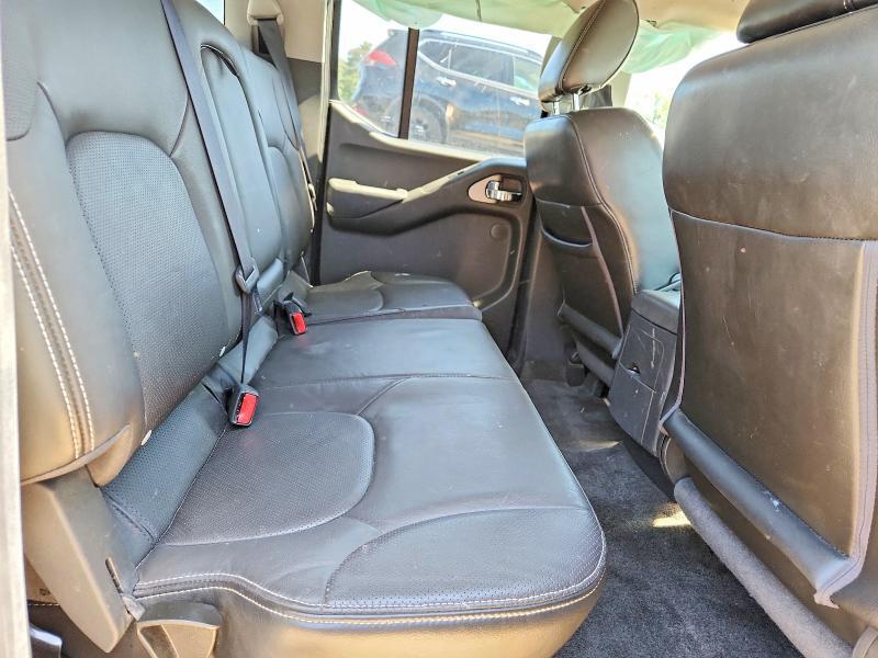 2017 NISSAN FRONTIER PRO-4X — Фото 10 из 13