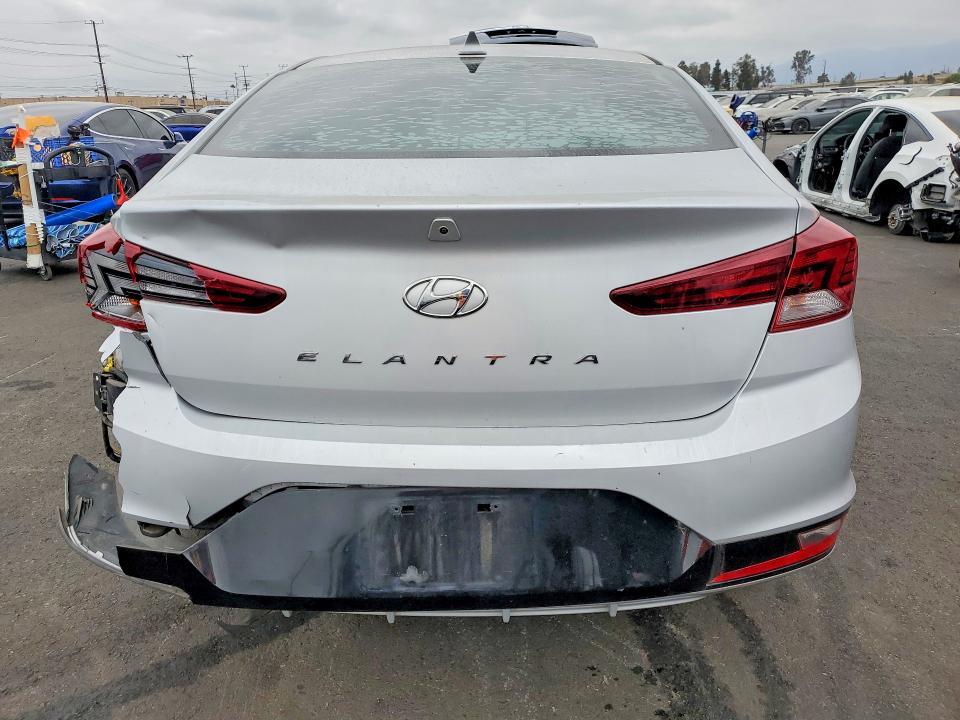 2019 HYUNDAI ELANTRA SEL — Фото 6 из 12
