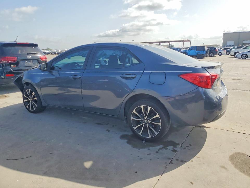5YFBURHE8HP577393 2017 TOYOTA COROLLA photo no. 2