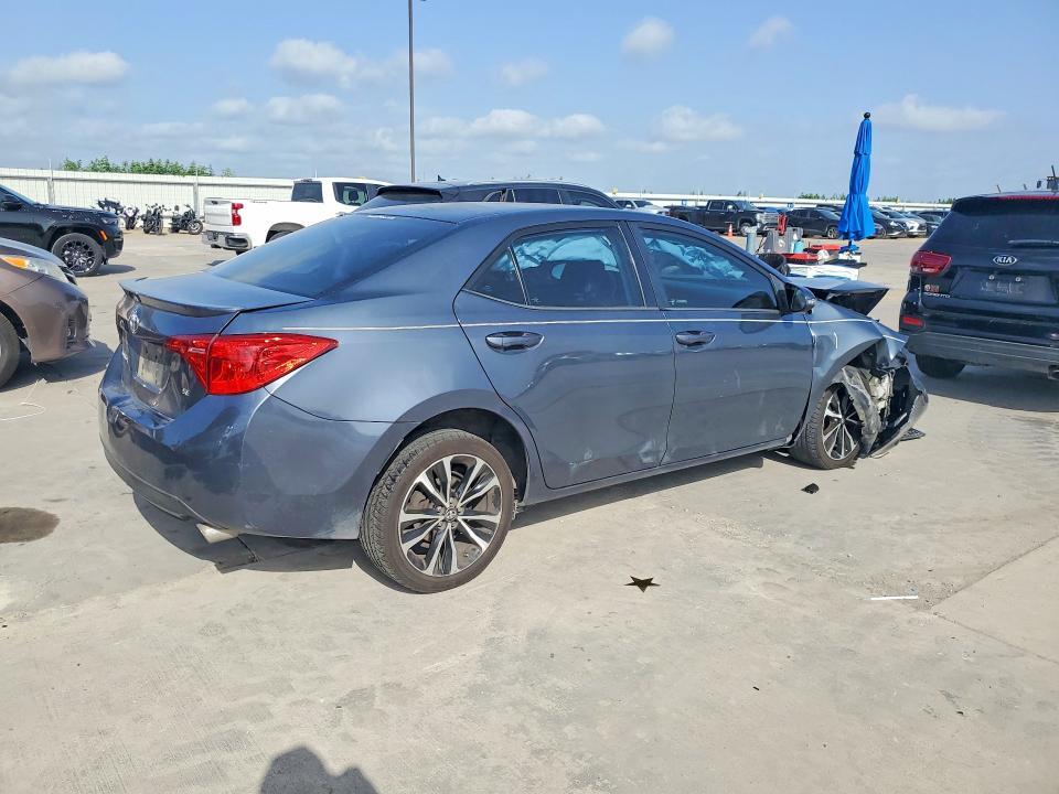 5YFBURHE8HP577393 2017 TOYOTA COROLLA photo no. 3