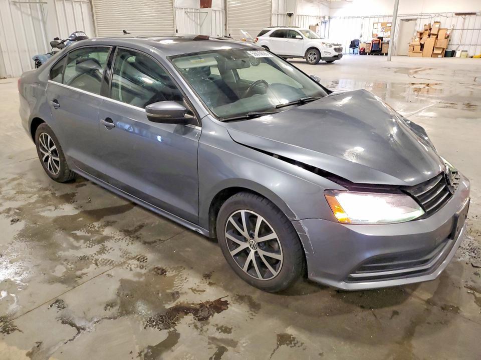 2017 VOLKSWAGEN JETTA SE — Фото 4 из 12