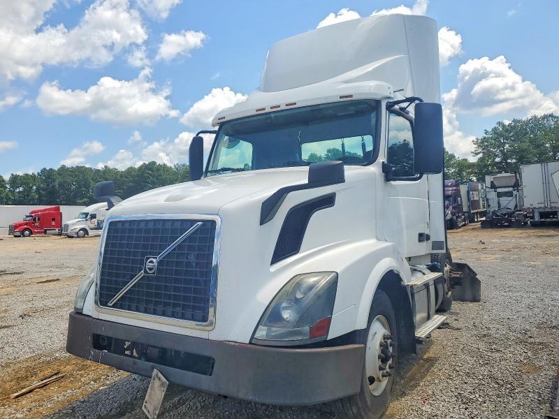 2017 VOLVO VNL SEMI TRUCK — Фото 2 из 10
