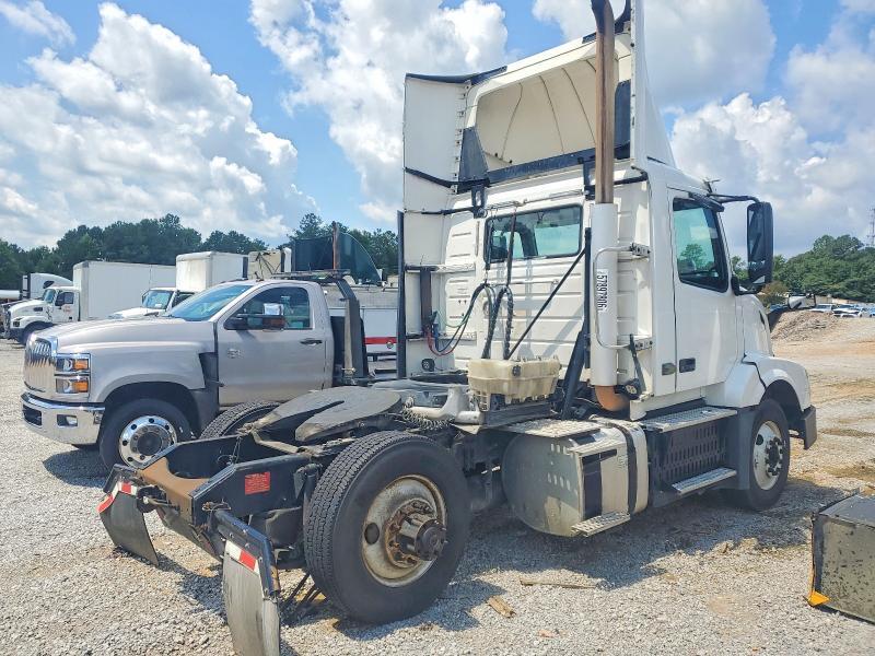2017 VOLVO VNL SEMI TRUCK — Фото 4 из 10