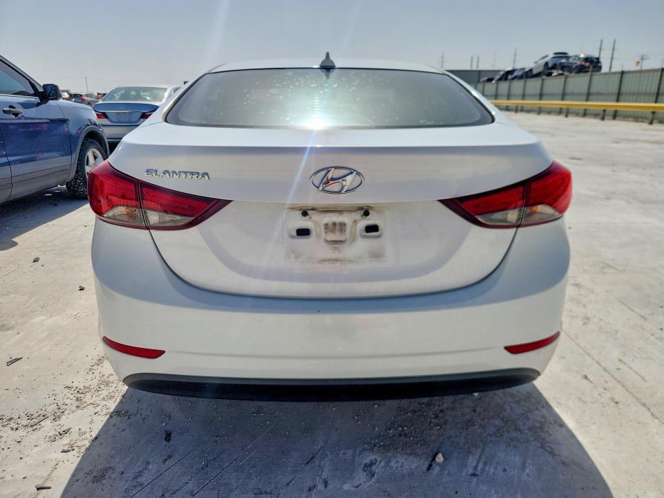 2016 HYUNDAI ELANTRA SE — Фото 6 из 12