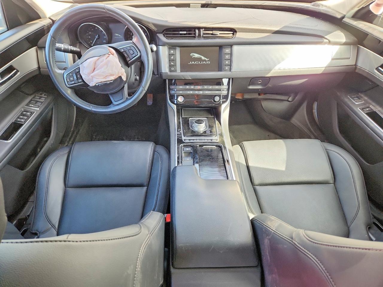 2016 JAGUAR XF PREMIUM LUXURY — Фото 8 из 12