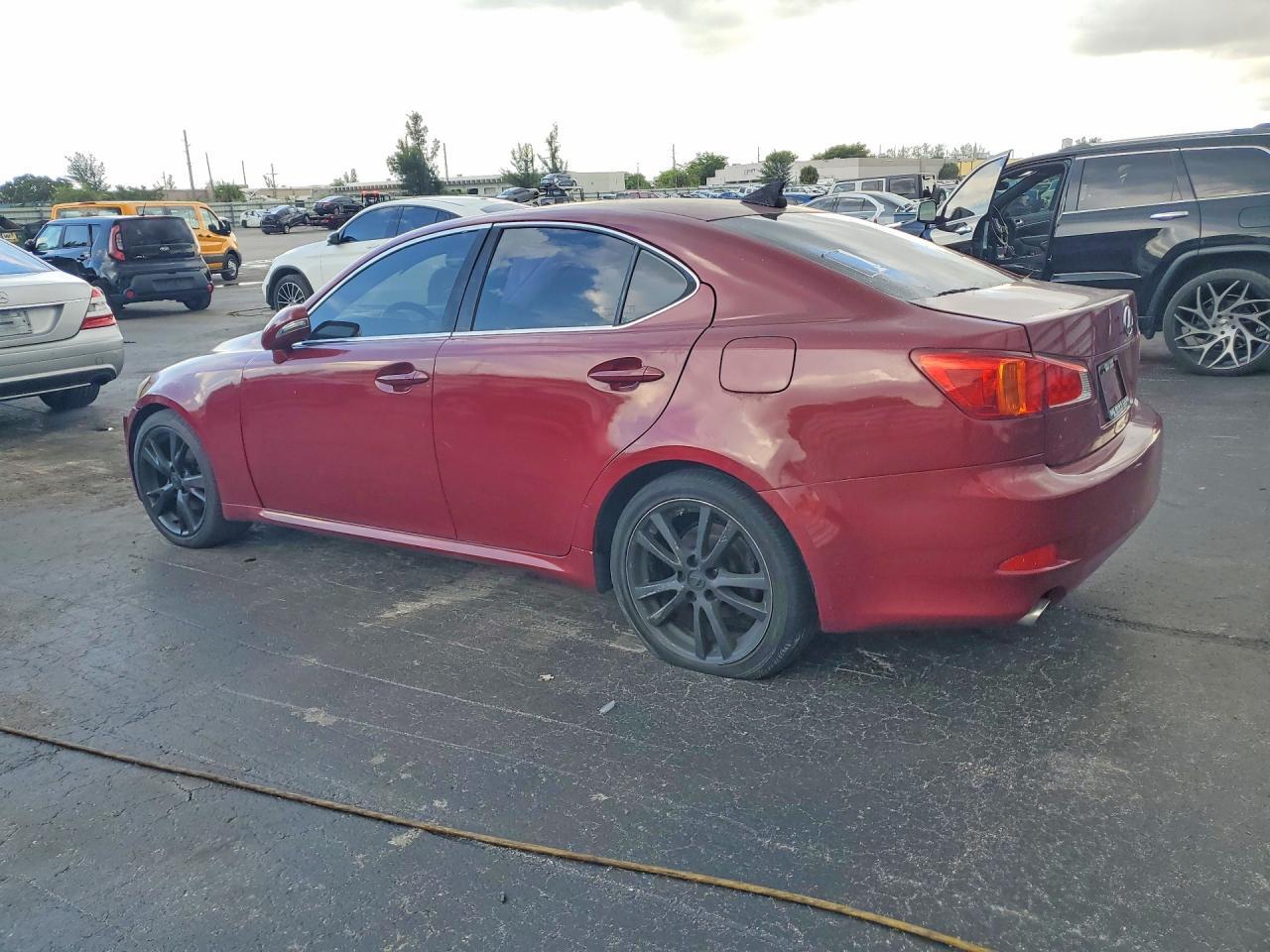 2010 LEXUS IS 250 — Фото 2 из 13