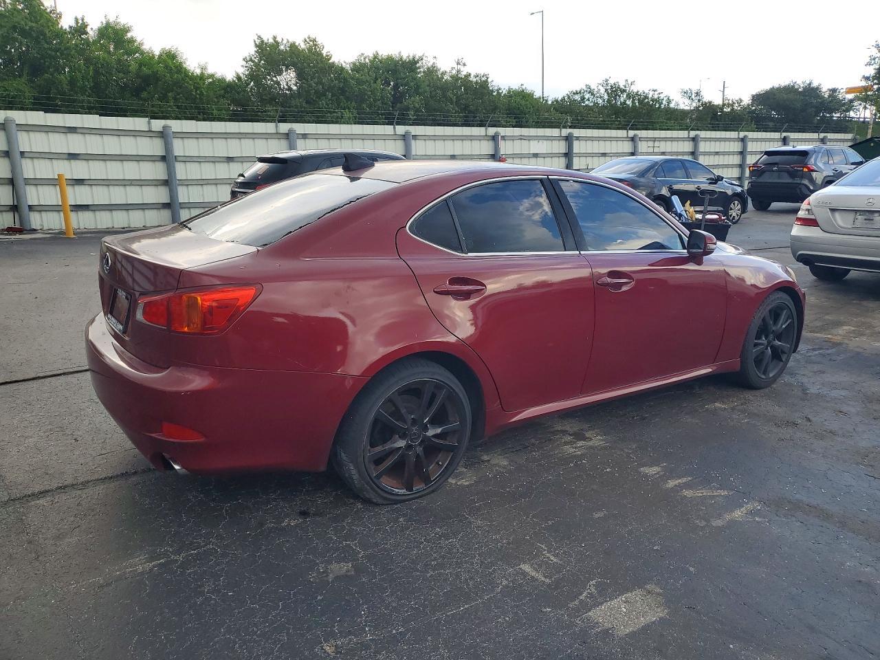 2010 LEXUS IS 250 — Фото 3 из 13