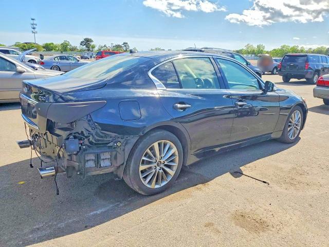 2019 INFINITI Q50 3.0T LUXE — Фото 3 из 12