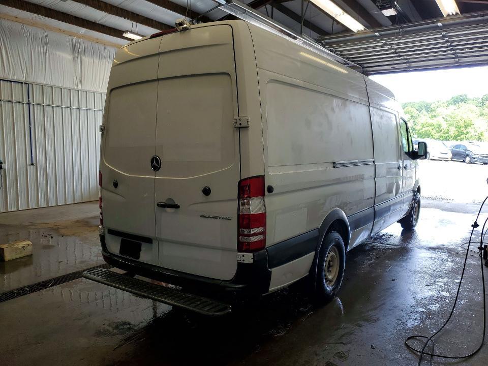 2016 MERCEDES-BENZ SPRINTER 2500 DELIVERY VAN — Фото 3 из 13