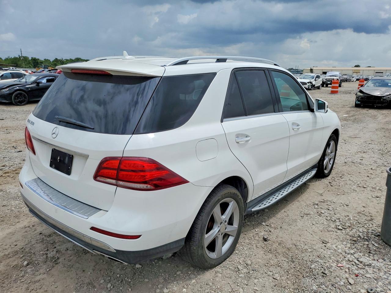 2016 MERCEDES-BENZ GLE 350 — Фото 3 из 12