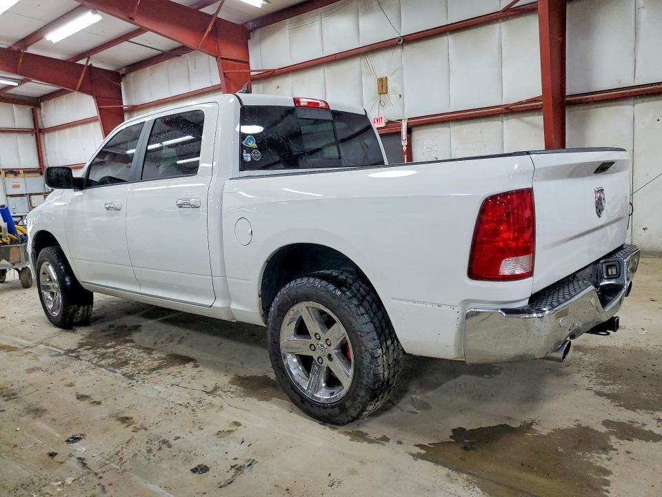 2016 RAM 1500 SLT — Фото 2 из 12