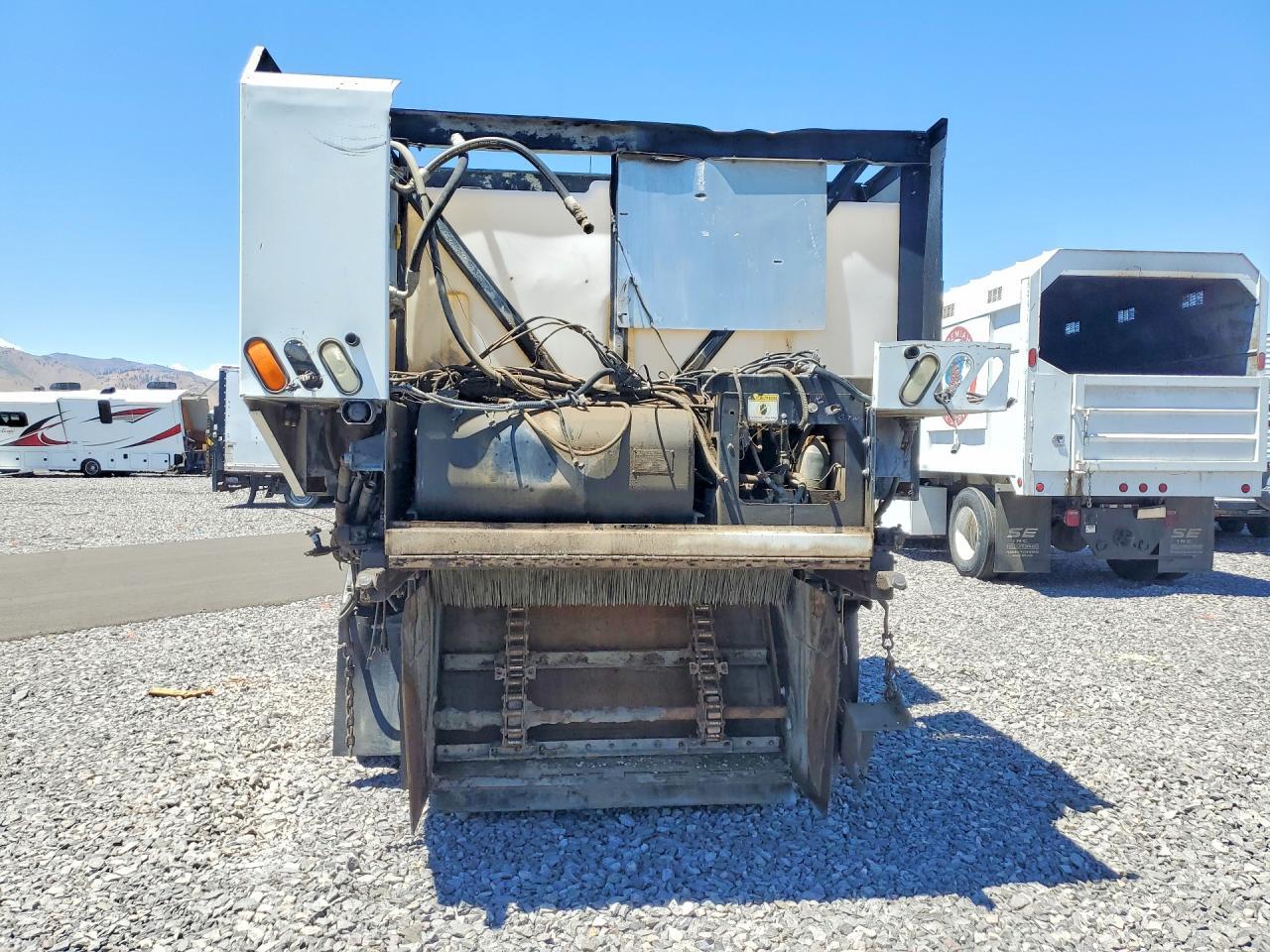 2007 INTERNATIONAL 4000 4200 - REFUSE TRUCK — Фото 6 из 13