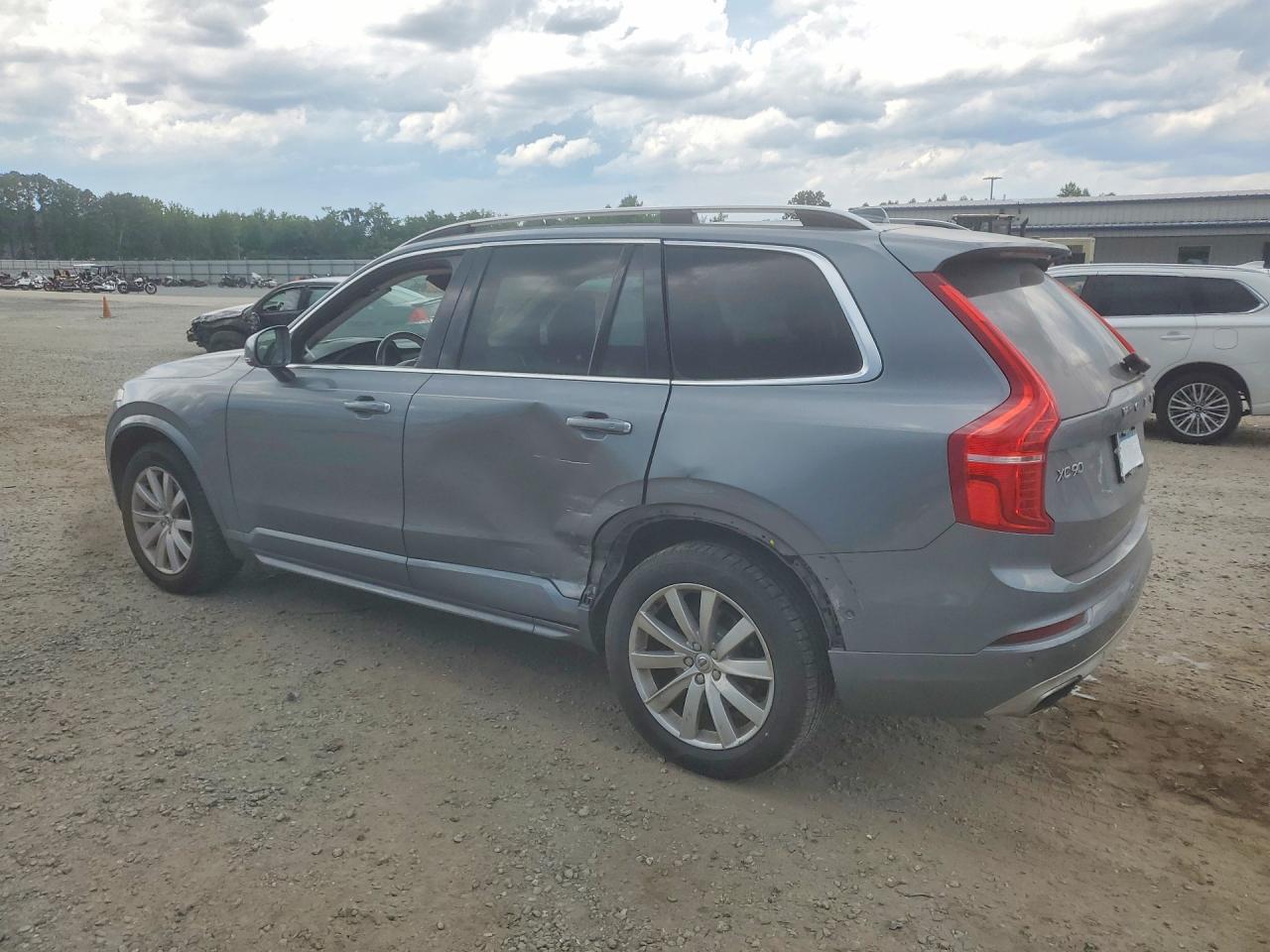 2016 VOLVO XC90 T6 — Фото 2 из 13