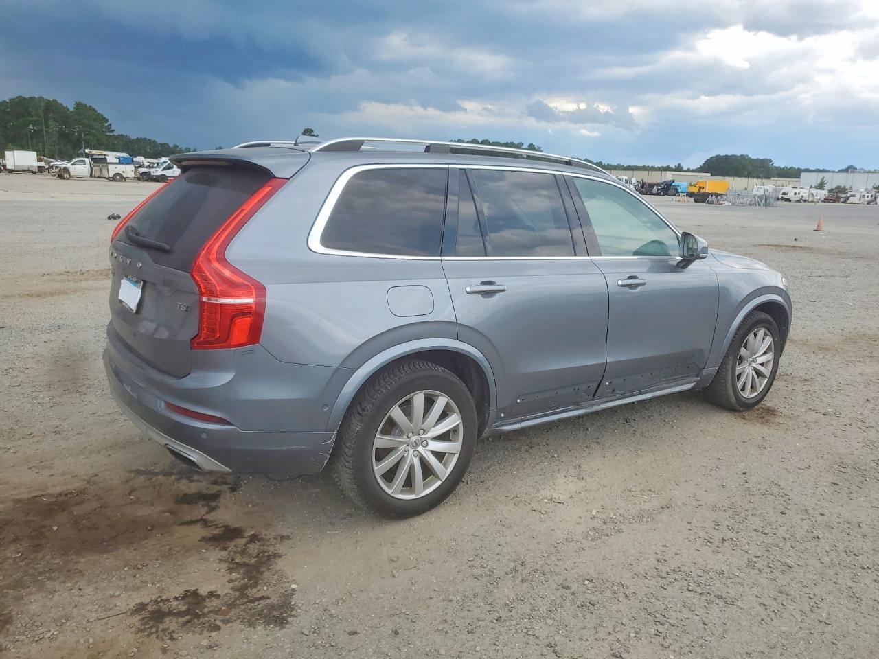 2016 VOLVO XC90 T6 — Фото 3 из 13