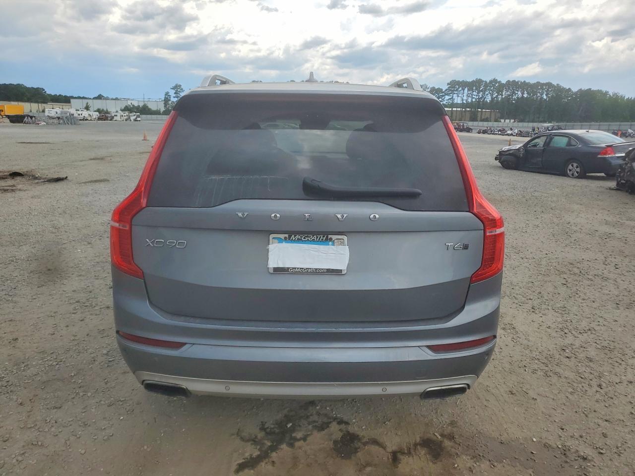 2016 VOLVO XC90 T6 — Фото 6 из 13