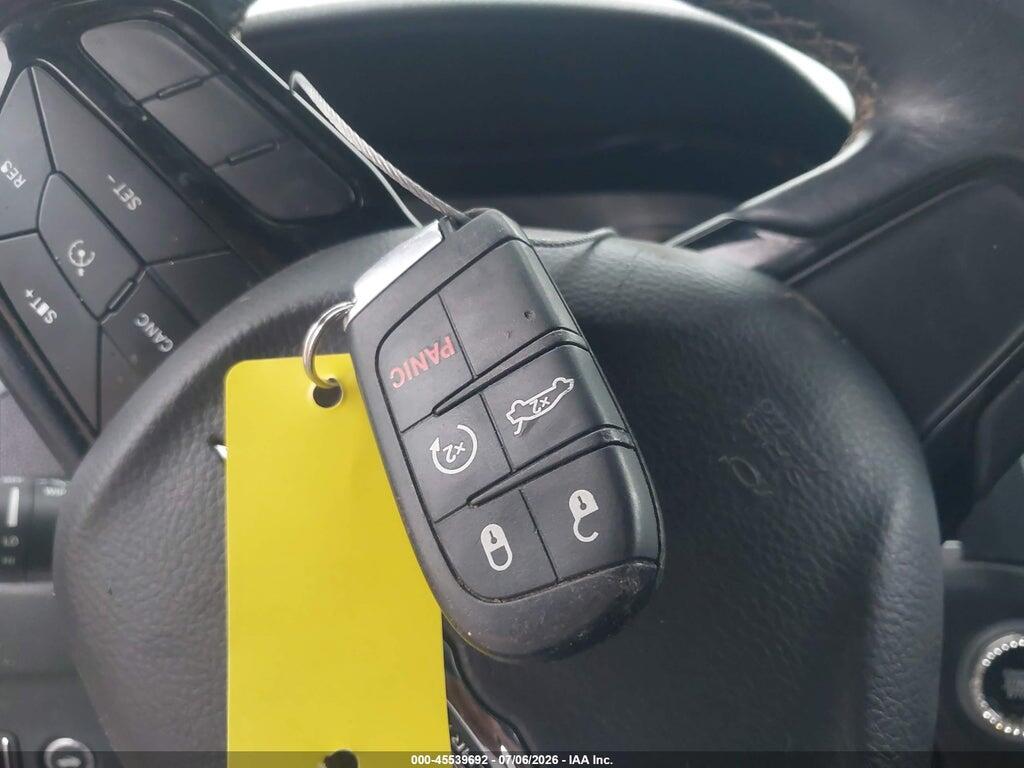2C3CCABG8JH203823 2018 CHRYSLER 300 photo no. 11