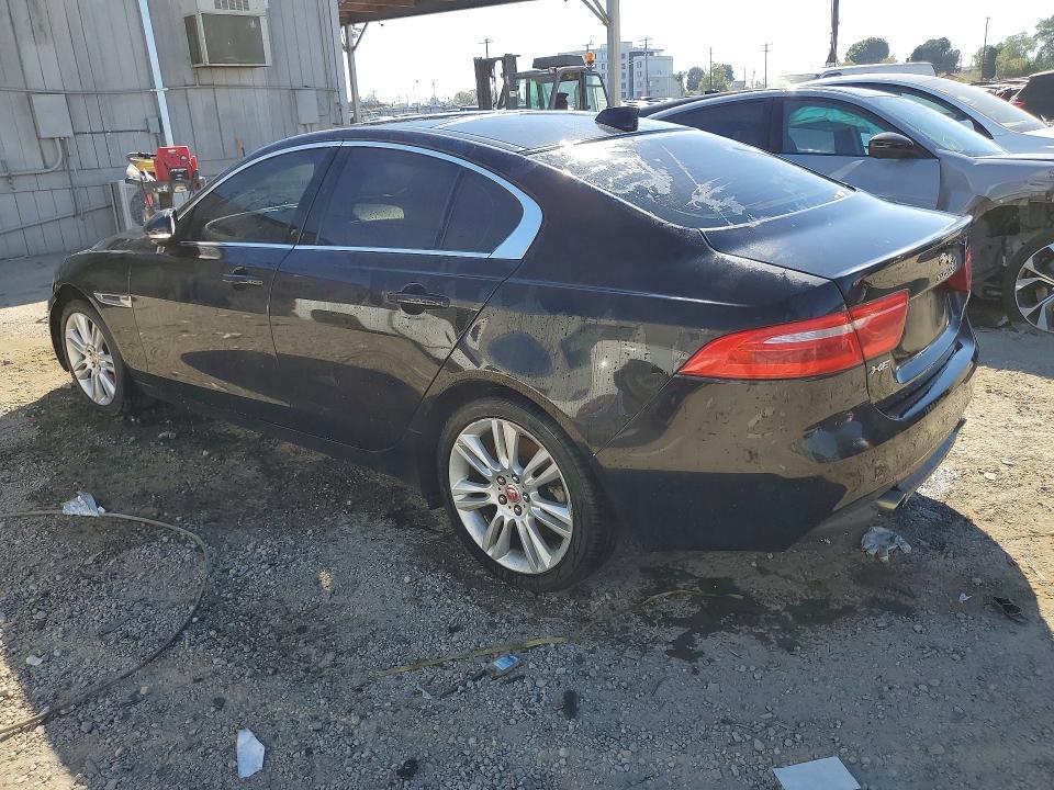 2019 JAGUAR XE AWD 4C 25T — Фото 2 из 12