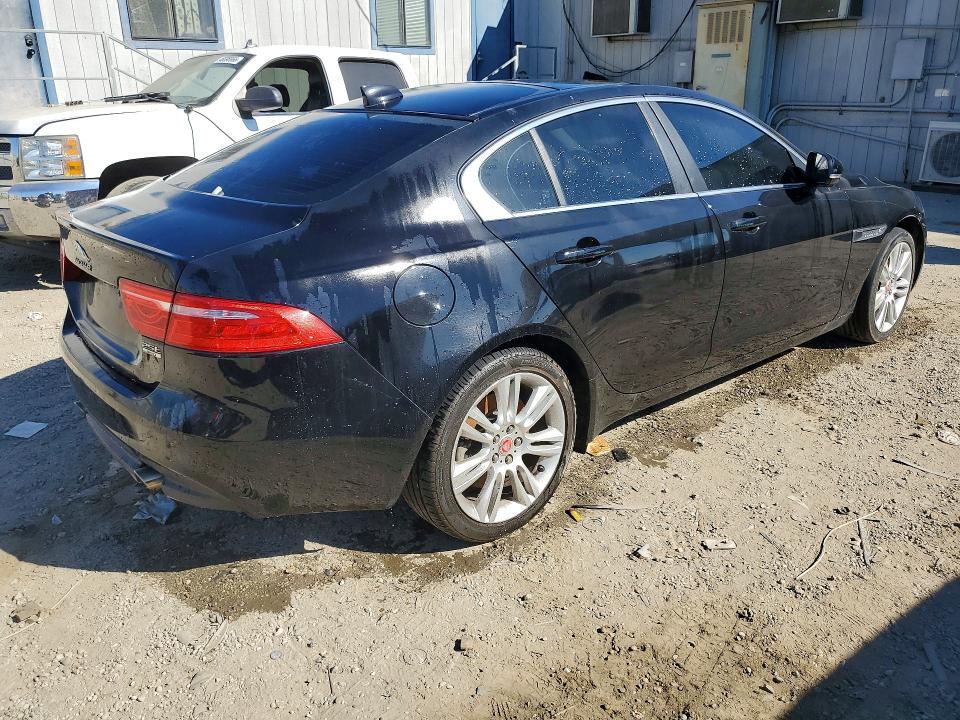 2019 JAGUAR XE AWD 4C 25T — Фото 3 из 12
