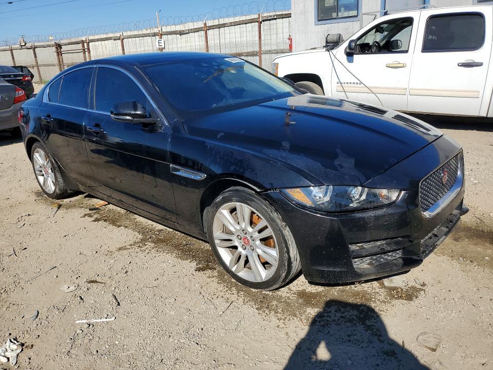 2019 JAGUAR XE AWD 4C 25T — Фото 4 из 12