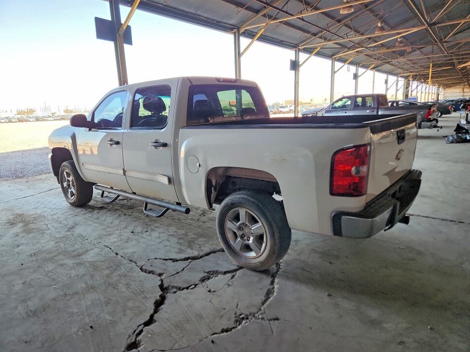 3GCUCUEJXBG127127 2011 CHEVROLET SILVERADO photo no. 2