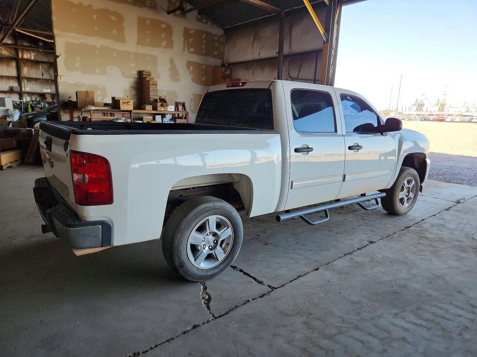 3GCUCUEJXBG127127 2011 CHEVROLET SILVERADO photo no. 3