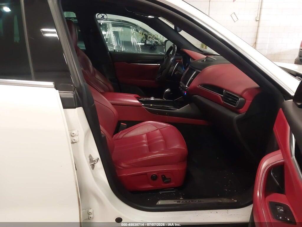 ZN661XUS9JX259587 2018 MASERATI LEVANTE photo no. 5