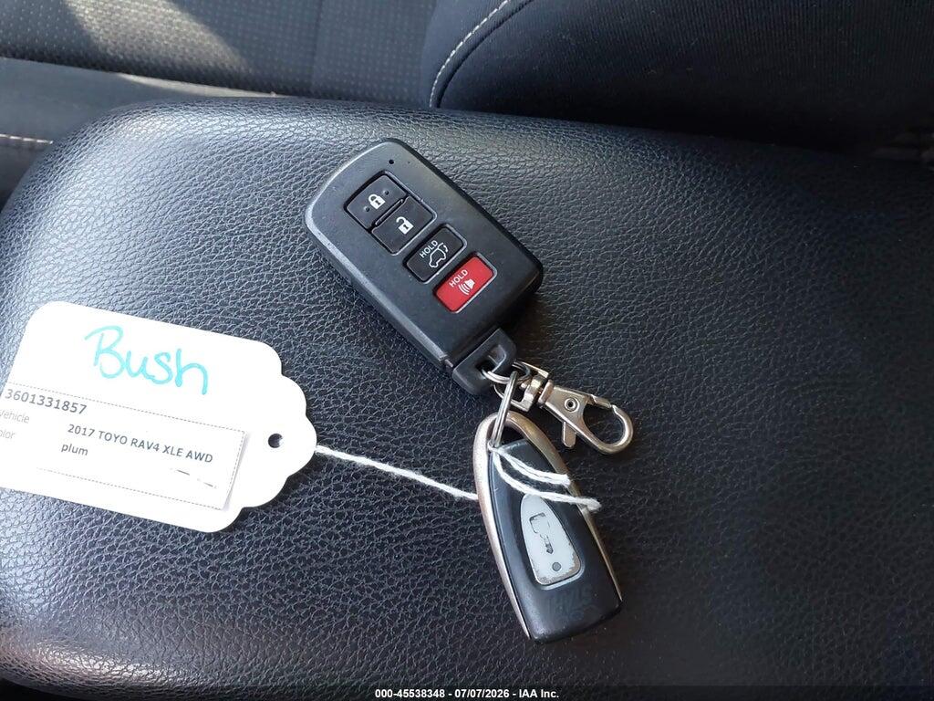 2T3RFREV6HW679245 2017 TOYOTA RAV4 photo no. 11