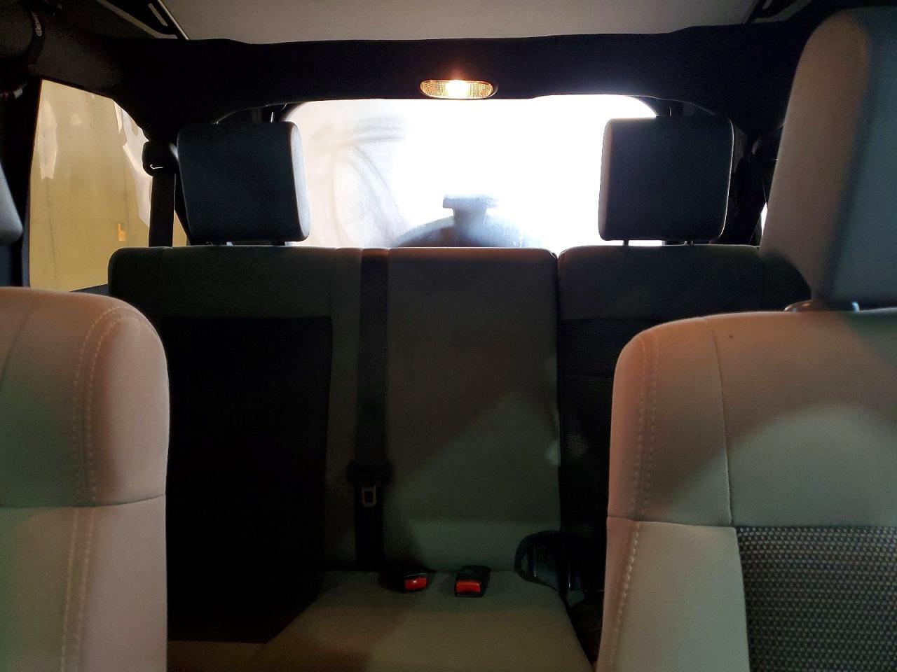2010 JEEP WRANGLER UNLIMITED SAHARA — Фото 10 из 13
