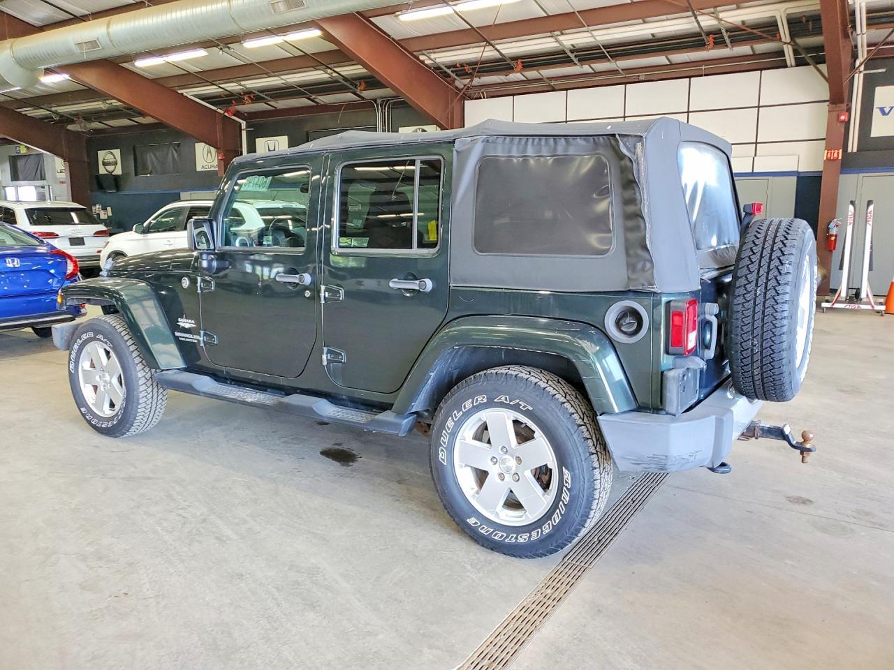 2010 JEEP WRANGLER UNLIMITED SAHARA — Фото 2 из 13