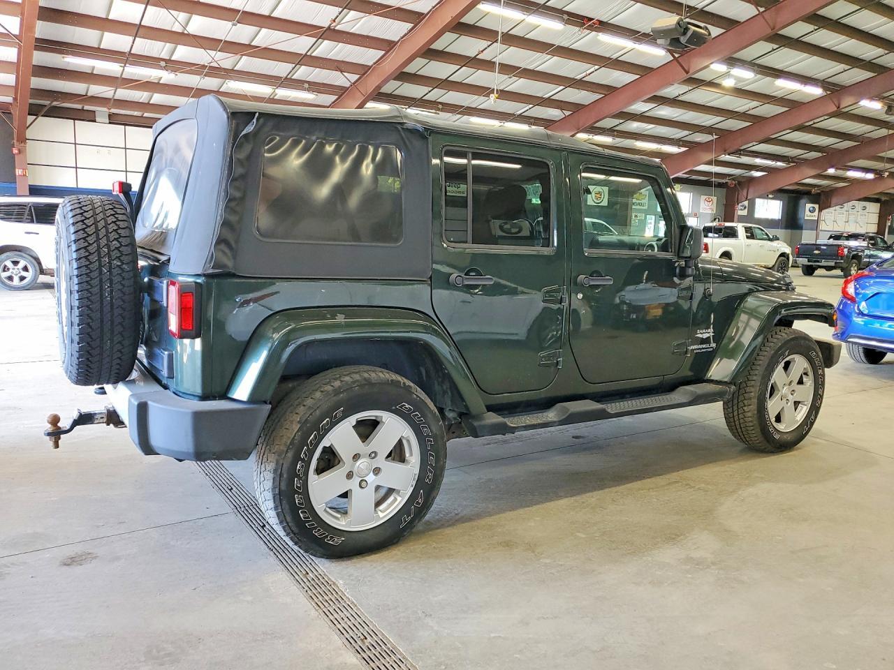 2010 JEEP WRANGLER UNLIMITED SAHARA — Фото 3 из 13