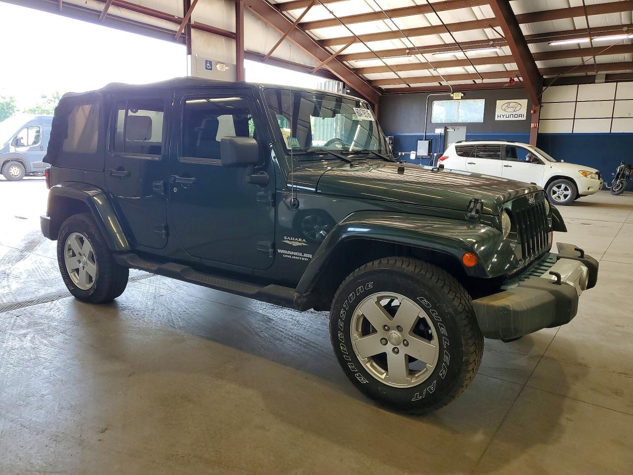2010 JEEP WRANGLER UNLIMITED SAHARA — Фото 4 из 13