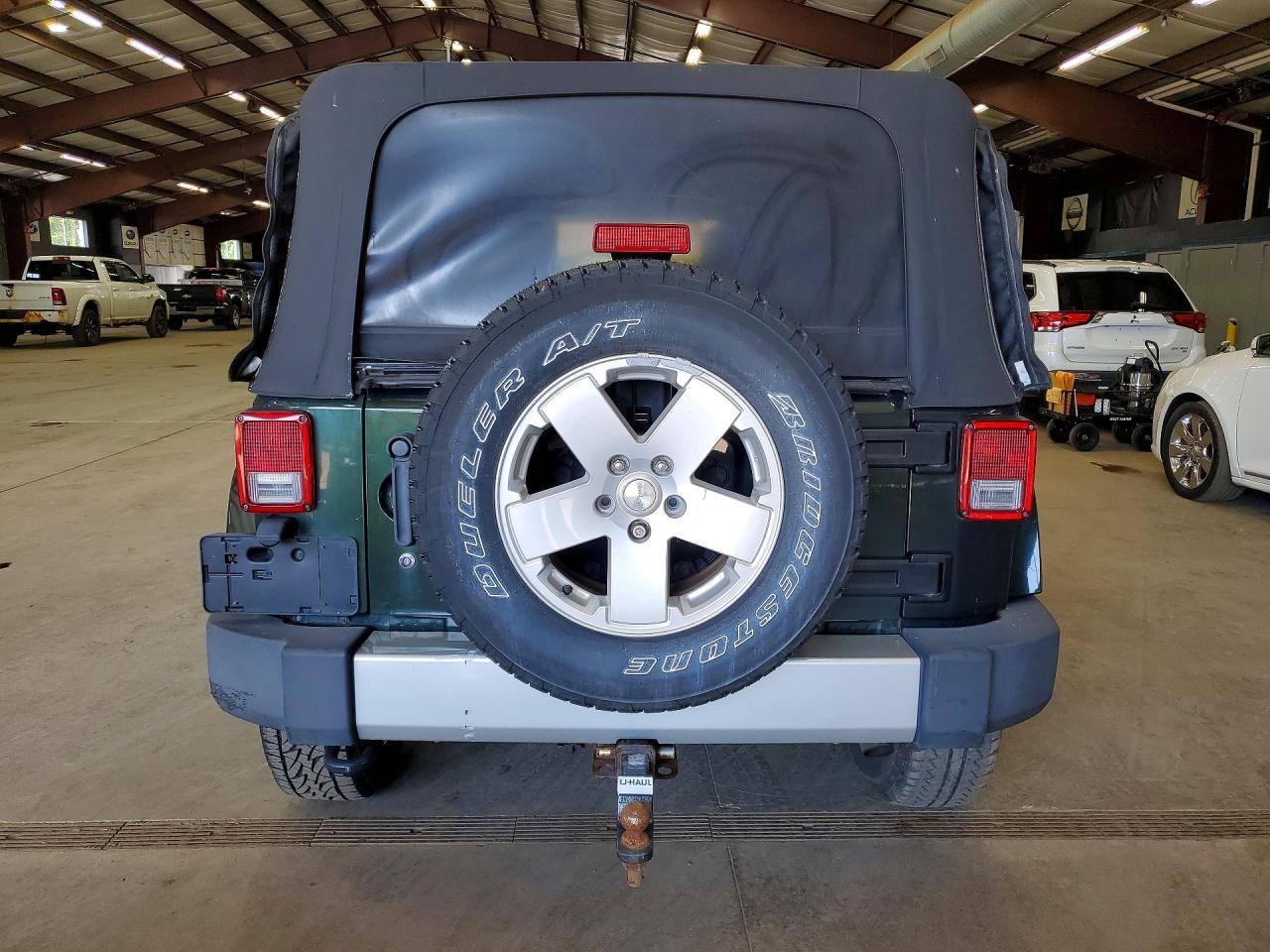 2010 JEEP WRANGLER UNLIMITED SAHARA — Фото 6 из 13