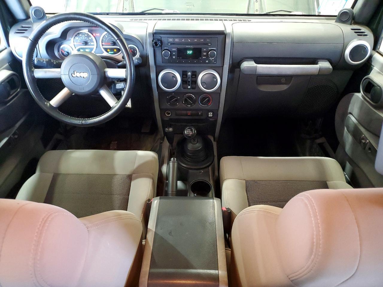 2010 JEEP WRANGLER UNLIMITED SAHARA — Фото 8 из 13