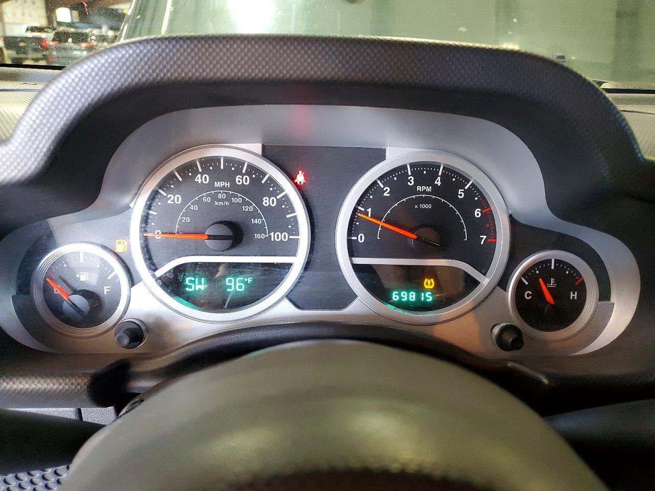 2010 JEEP WRANGLER UNLIMITED SAHARA — Фото 9 из 13