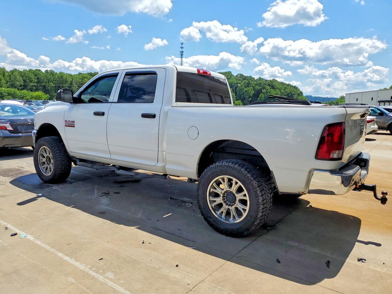 2015 RAM 2500 ST — Фото 2 из 12