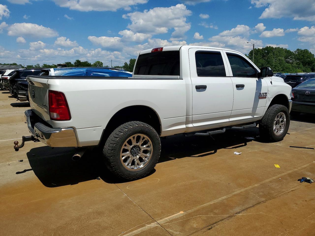 2015 RAM 2500 ST — Фото 3 из 12