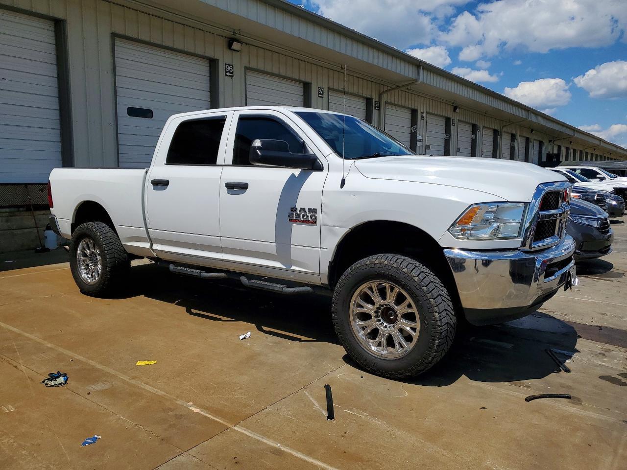 2015 RAM 2500 ST — Фото 4 из 12