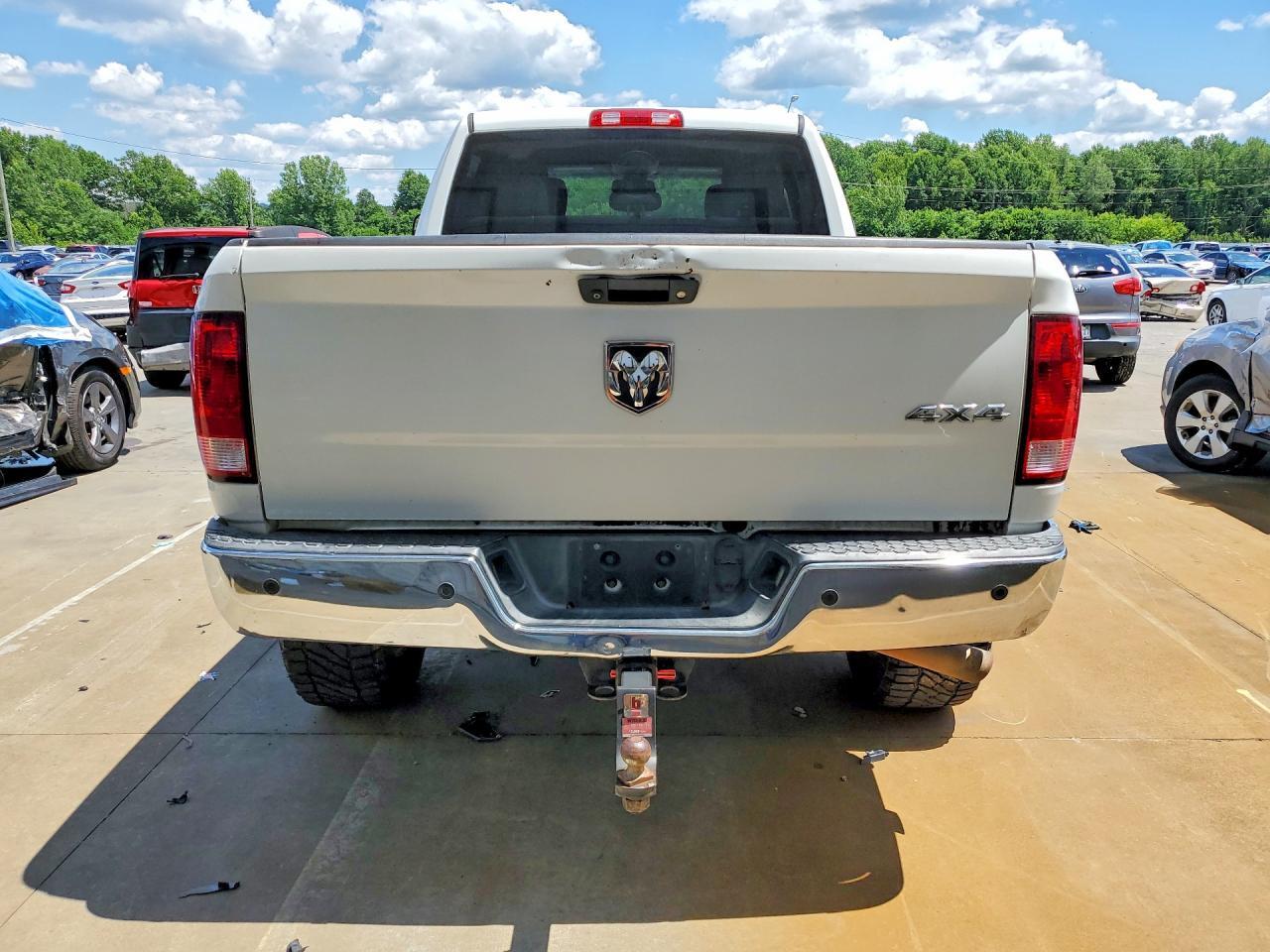 2015 RAM 2500 ST — Фото 6 из 12