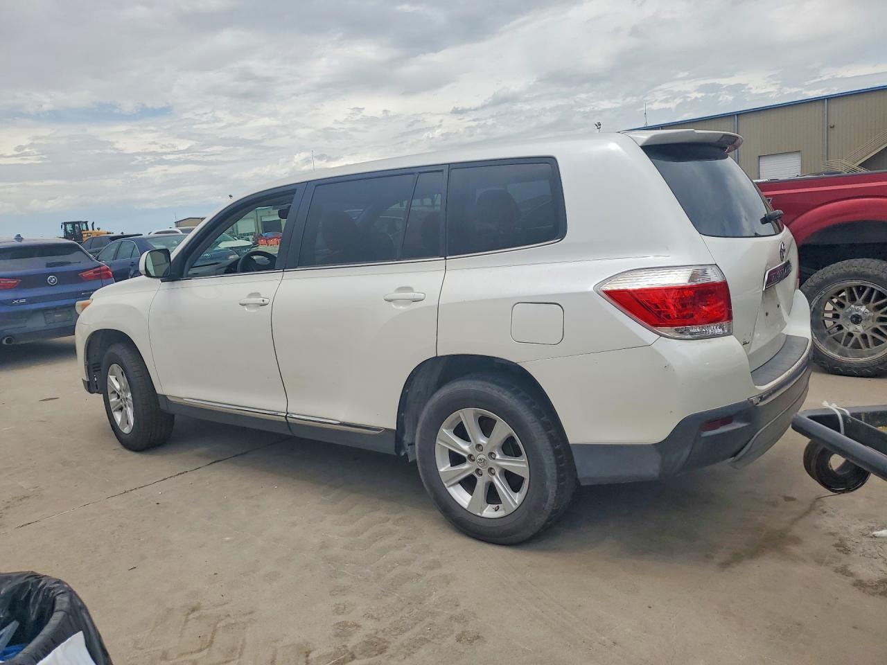 2011 TOYOTA HIGHLANDER BASE — Фото 2 из 13