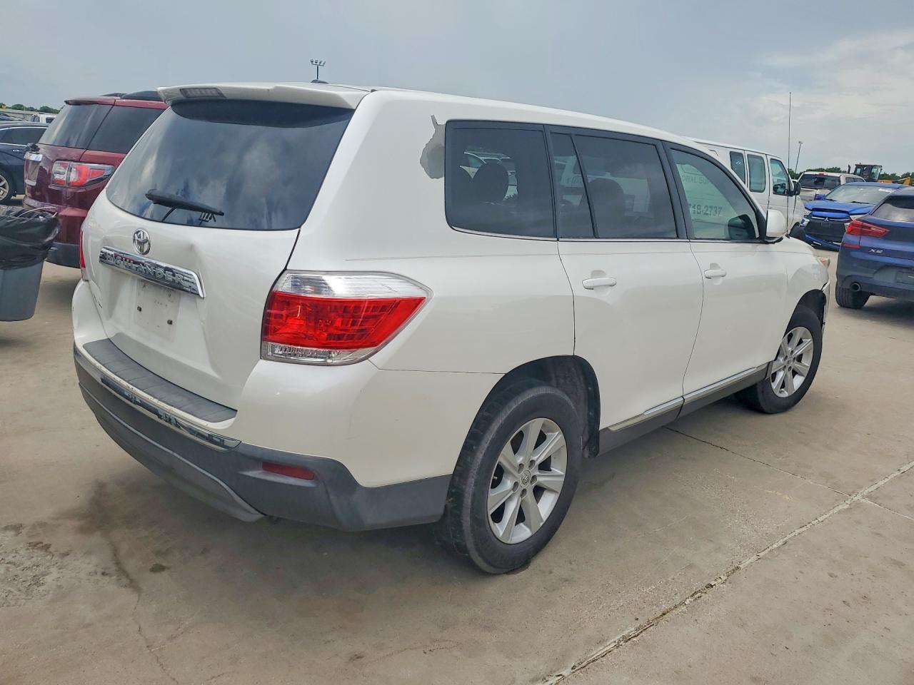 2011 TOYOTA HIGHLANDER BASE — Фото 3 из 13